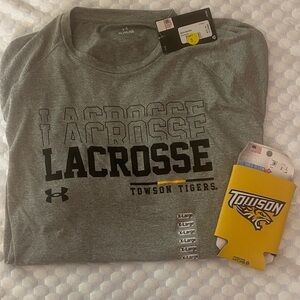 Under Armour XL  Gray Performance Tee Towson University Lacrosse & can cozy NWT